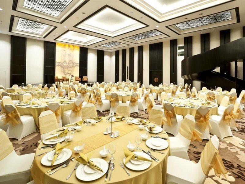Bumi Segah Hotel Tanjung Redep Buitenkant foto